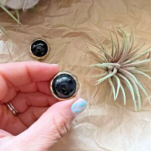 Vintage 1980s black‎ clip-on earrings gold tone lavish ornate victorian retro